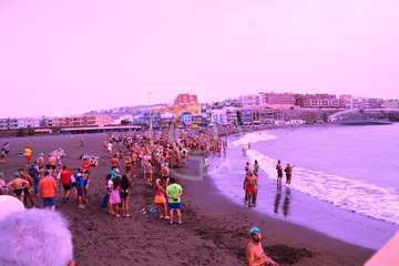 Alberto Rdríguez e Isabel Navarro triunfan en la XVII Travesía a Nado de Salinetas (Foto TA)